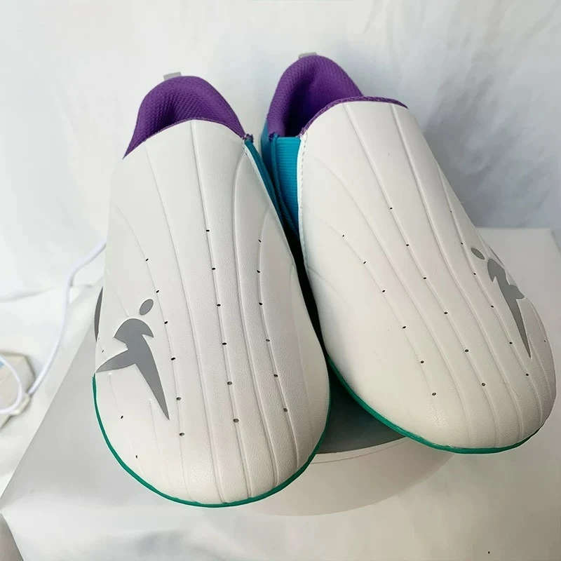 รองเท้าศิลปะการต่อสู้แบรนด์คลา - Men Shoes Vs Women บทวิจารณ์และราคา